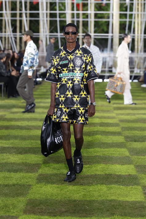 louis vuitton ss25 show